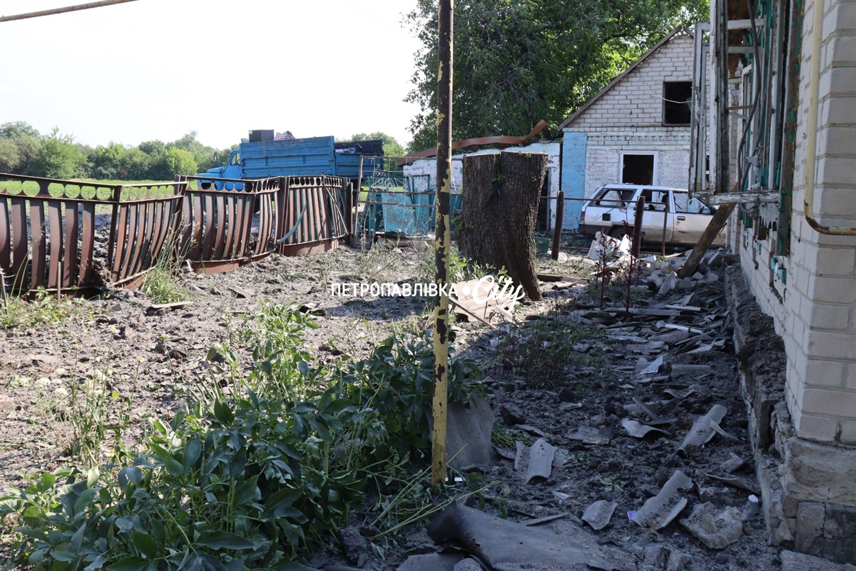 «Як тепер жити?..» У селі Шевченка російські КАБи вбили семирічну Вероніку та знищили будинки мирних
