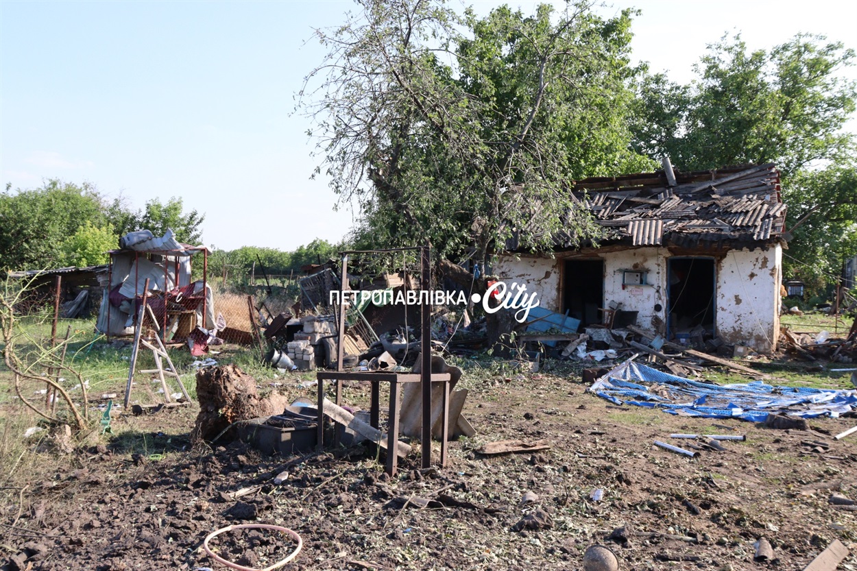 «Як тепер жити?..» У селі Шевченка російські КАБи вбили семирічну Вероніку та знищили будинки мирних