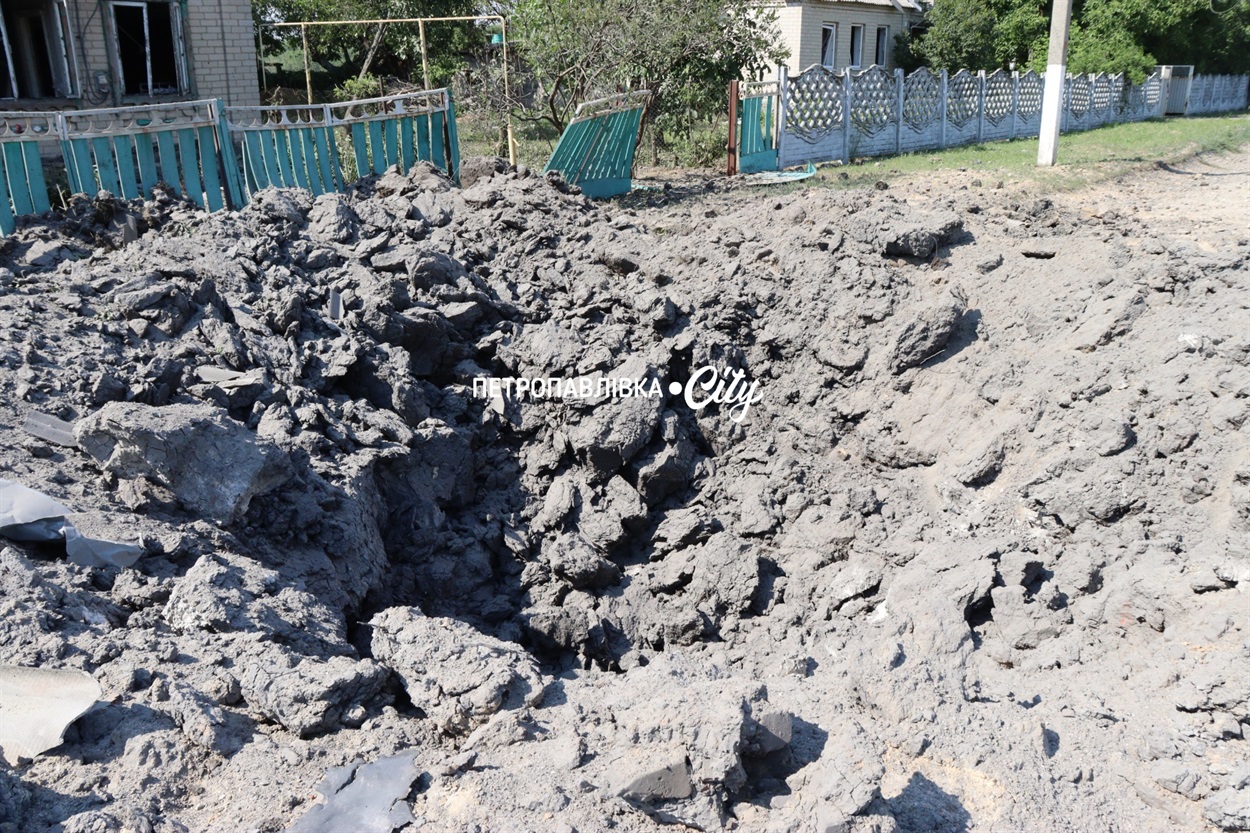 «Як тепер жити?..» У селі Шевченка російські КАБи вбили семирічну Вероніку та знищили будинки мирних