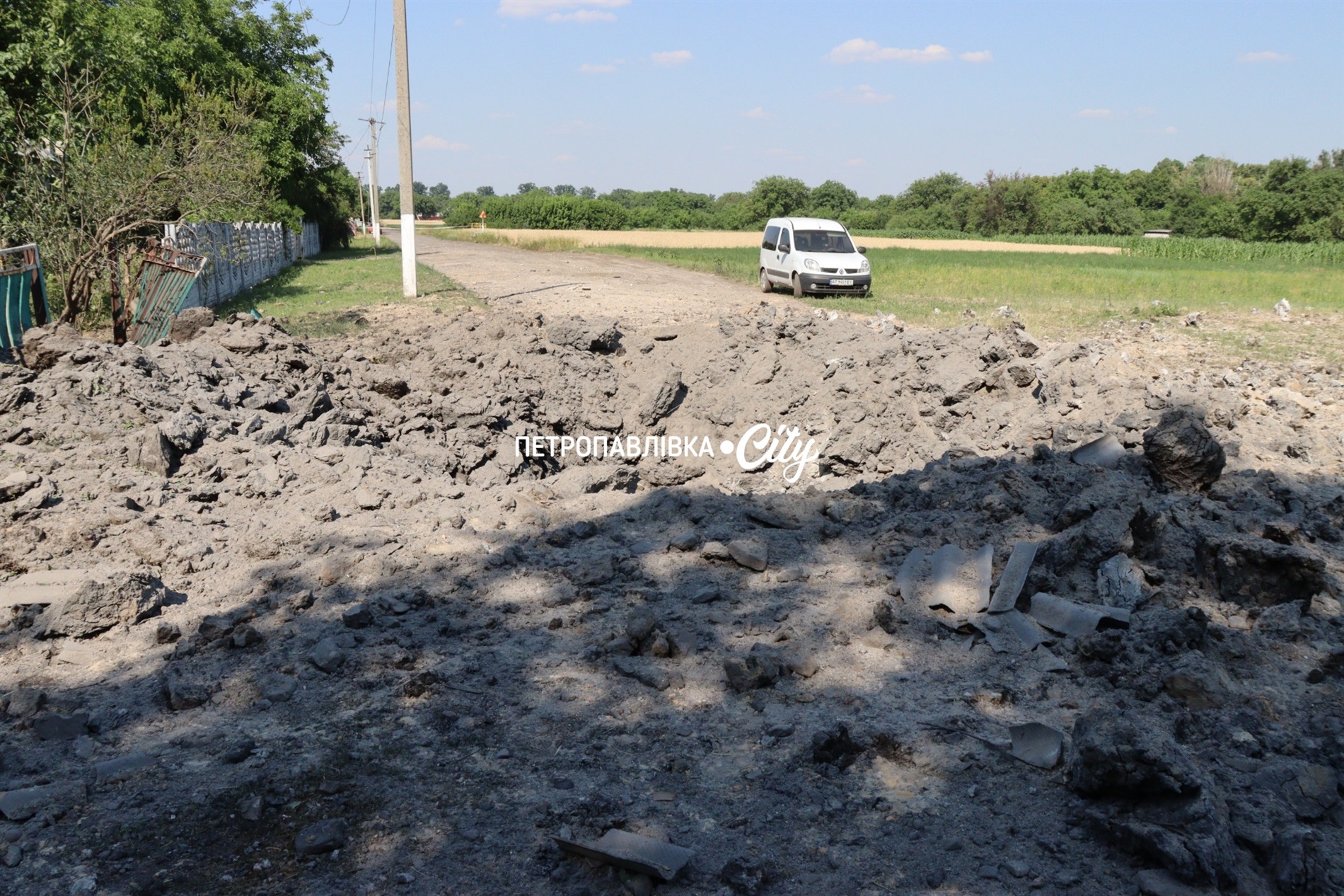 «Як тепер жити?..» У селі Шевченка російські КАБи вбили семирічну Вероніку та знищили будинки мирних