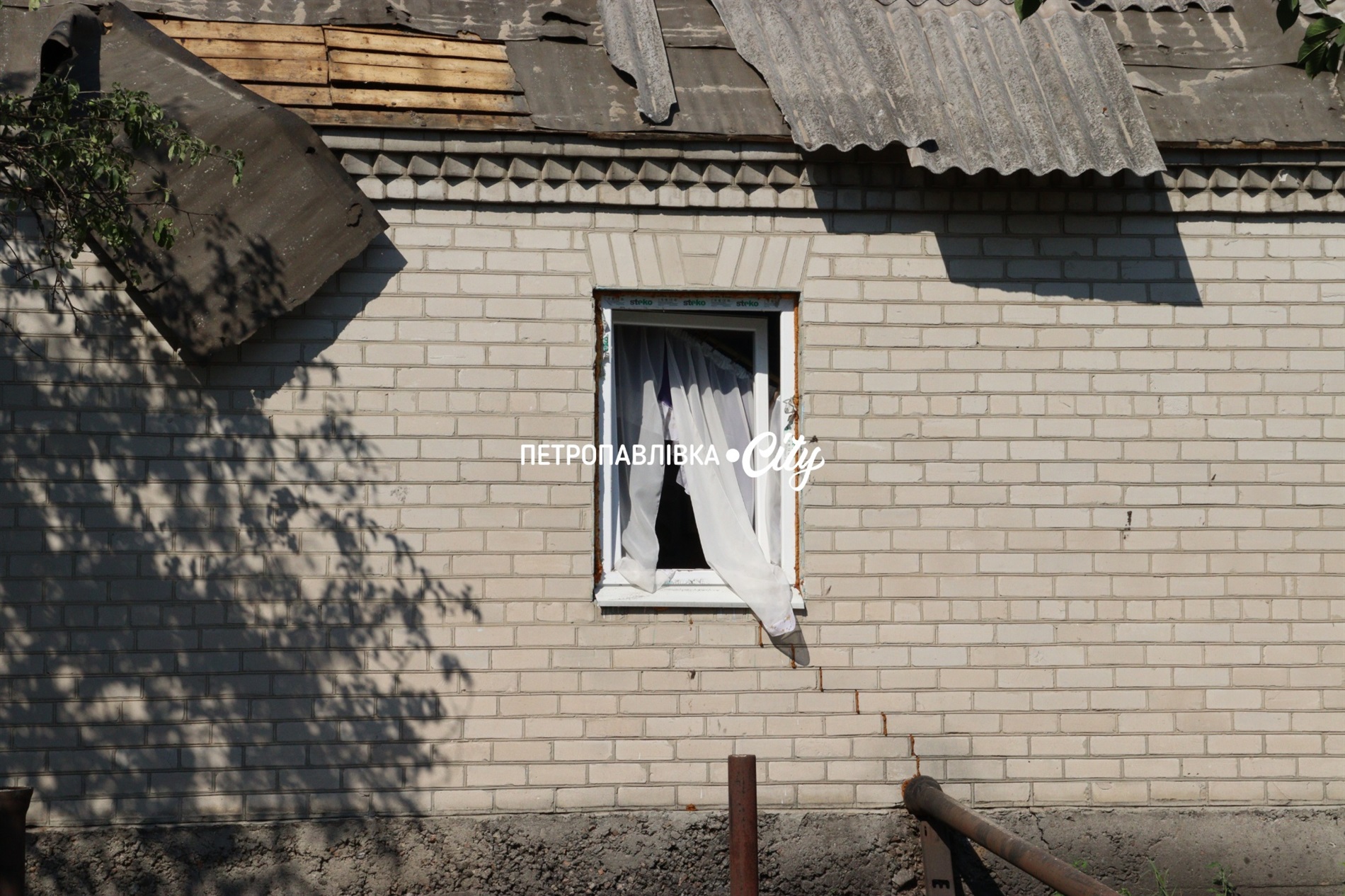 «Як тепер жити?..» У селі Шевченка російські КАБи вбили семирічну Вероніку та знищили будинки мирних