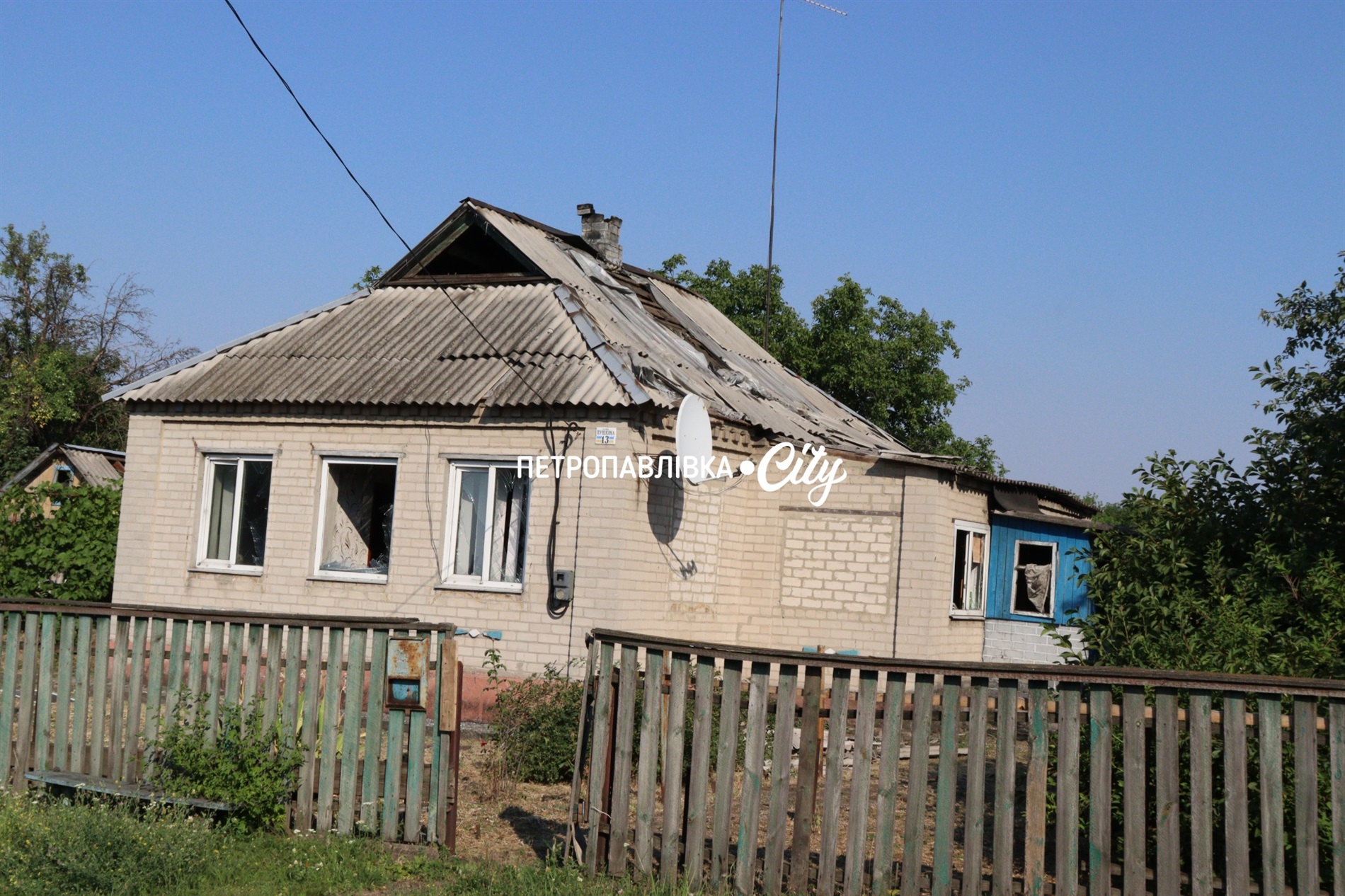 «Як тепер жити?..» У селі Шевченка російські КАБи вбили семирічну Вероніку та знищили будинки мирних