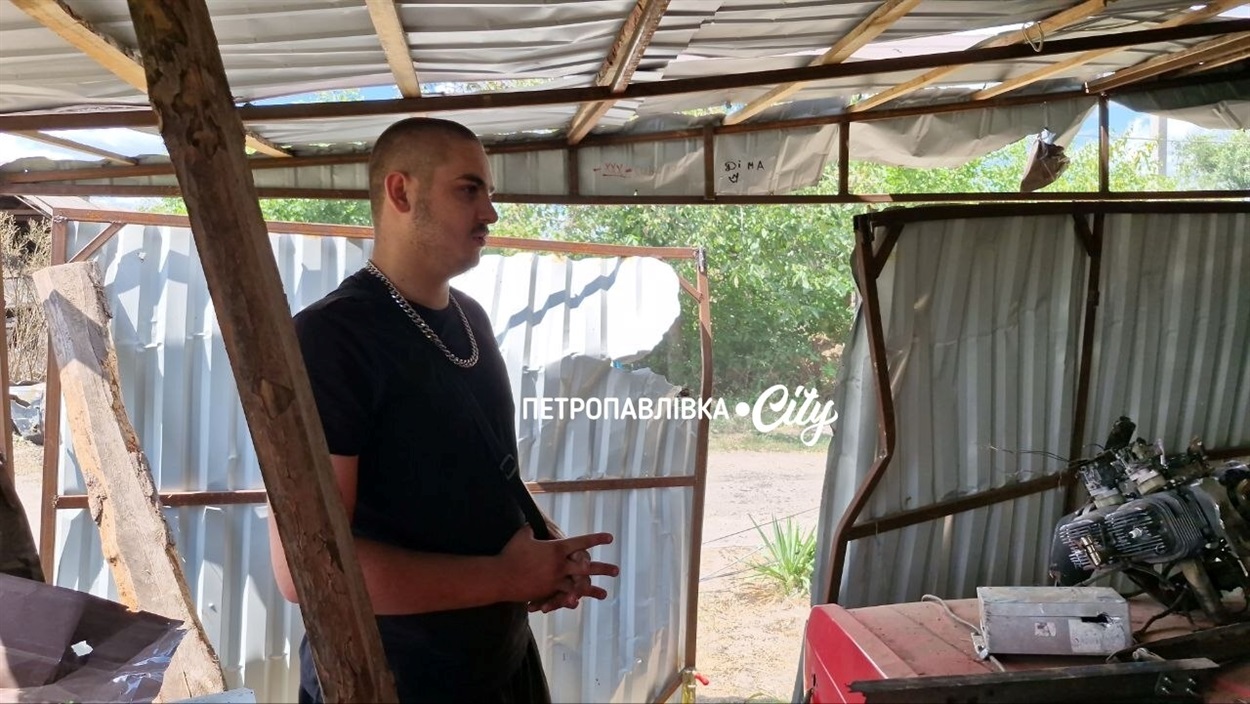 У Дмитрівці ворожа "Герань" впала посеред житлової вулиці: згоріли автомобілі, пошкоджено будинки