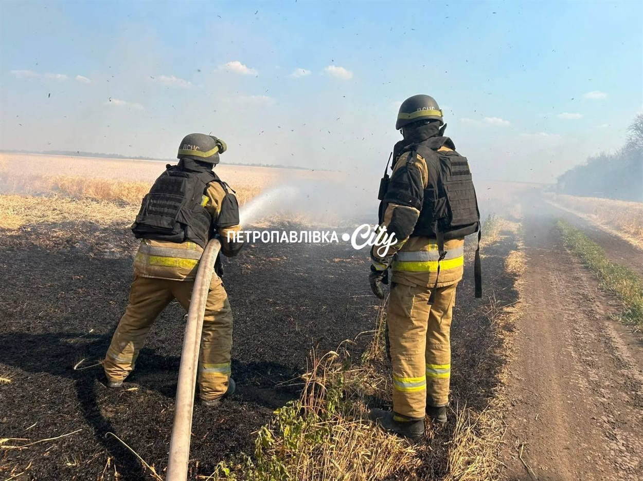 Два удари «Молнією» за добу: у Петропавлівці згоріло 107 гектарів пшениці