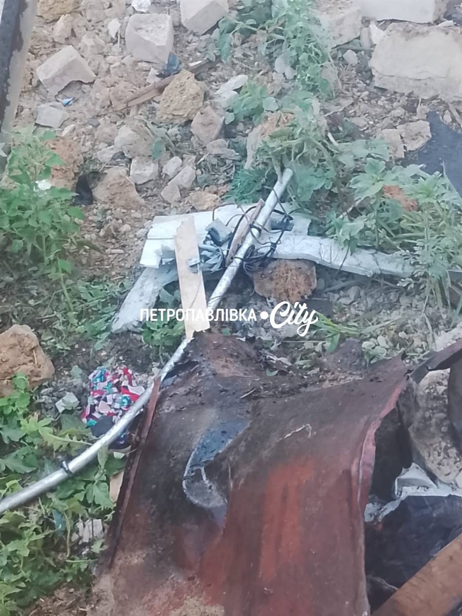 У Самарському ворожий дрон влучив у житловий будинок: мешканці ліквідовують наслідки