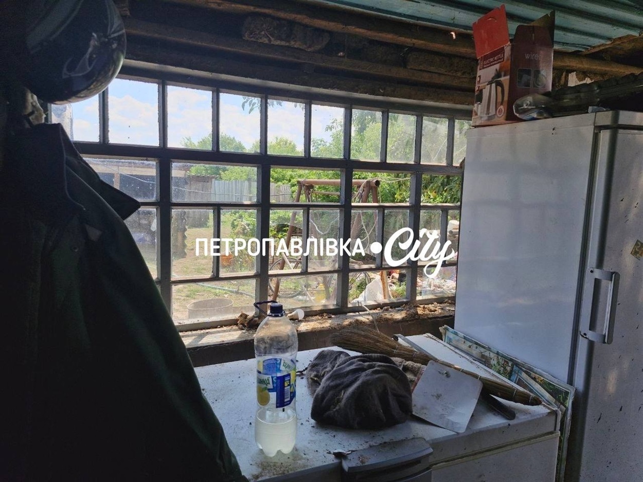 У Самарському ворожий дрон влучив у житловий будинок: мешканці ліквідовують наслідки