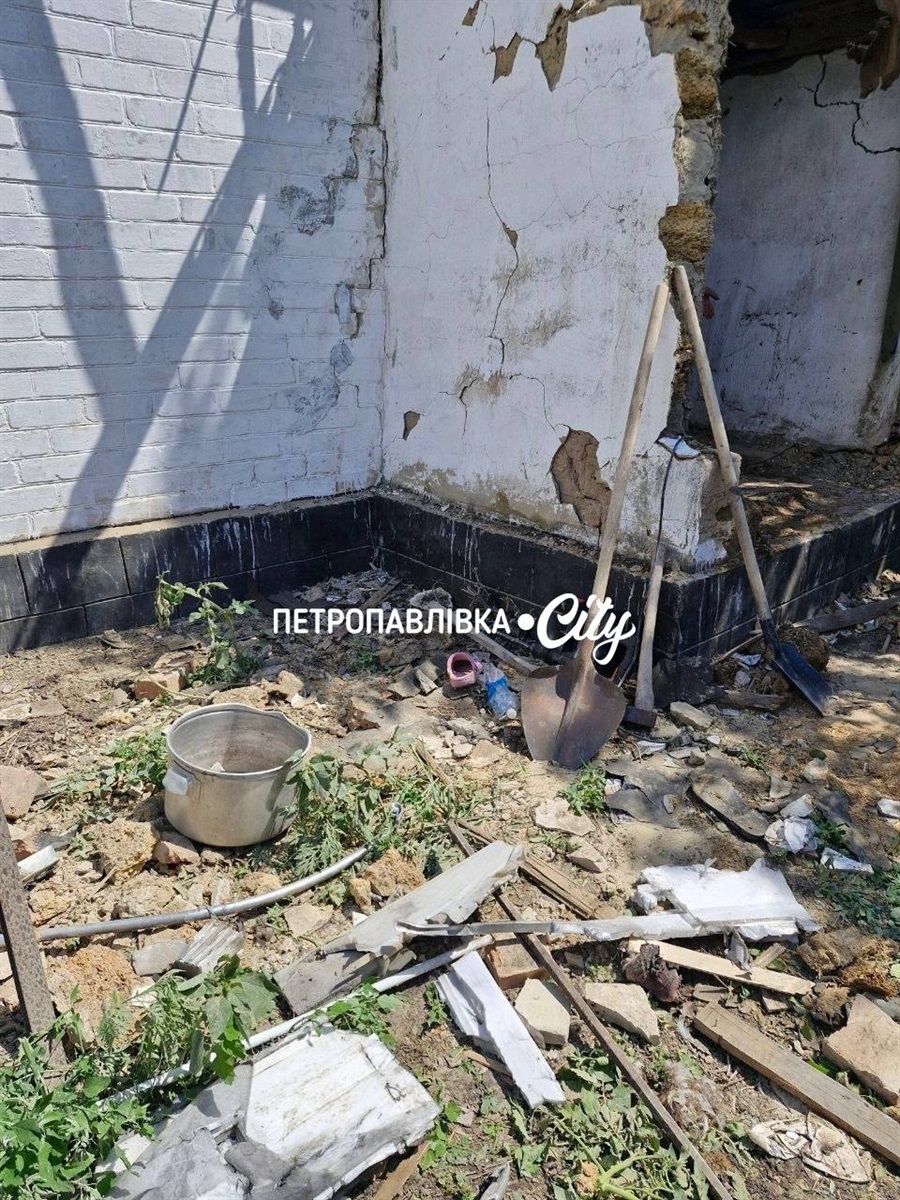 У Самарському ворожий дрон влучив у житловий будинок: мешканці ліквідовують наслідки
