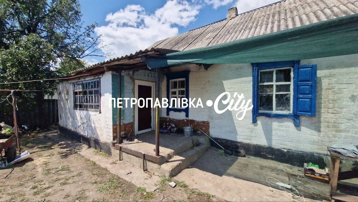 У Самарському ворожий дрон влучив у житловий будинок: мешканці ліквідовують наслідки
