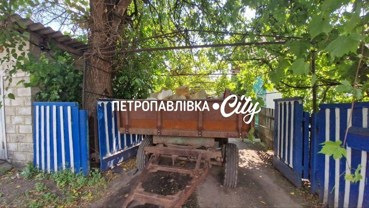 У Самарському ворожий дрон влучив у житловий будинок: мешканці ліквідовують наслідки