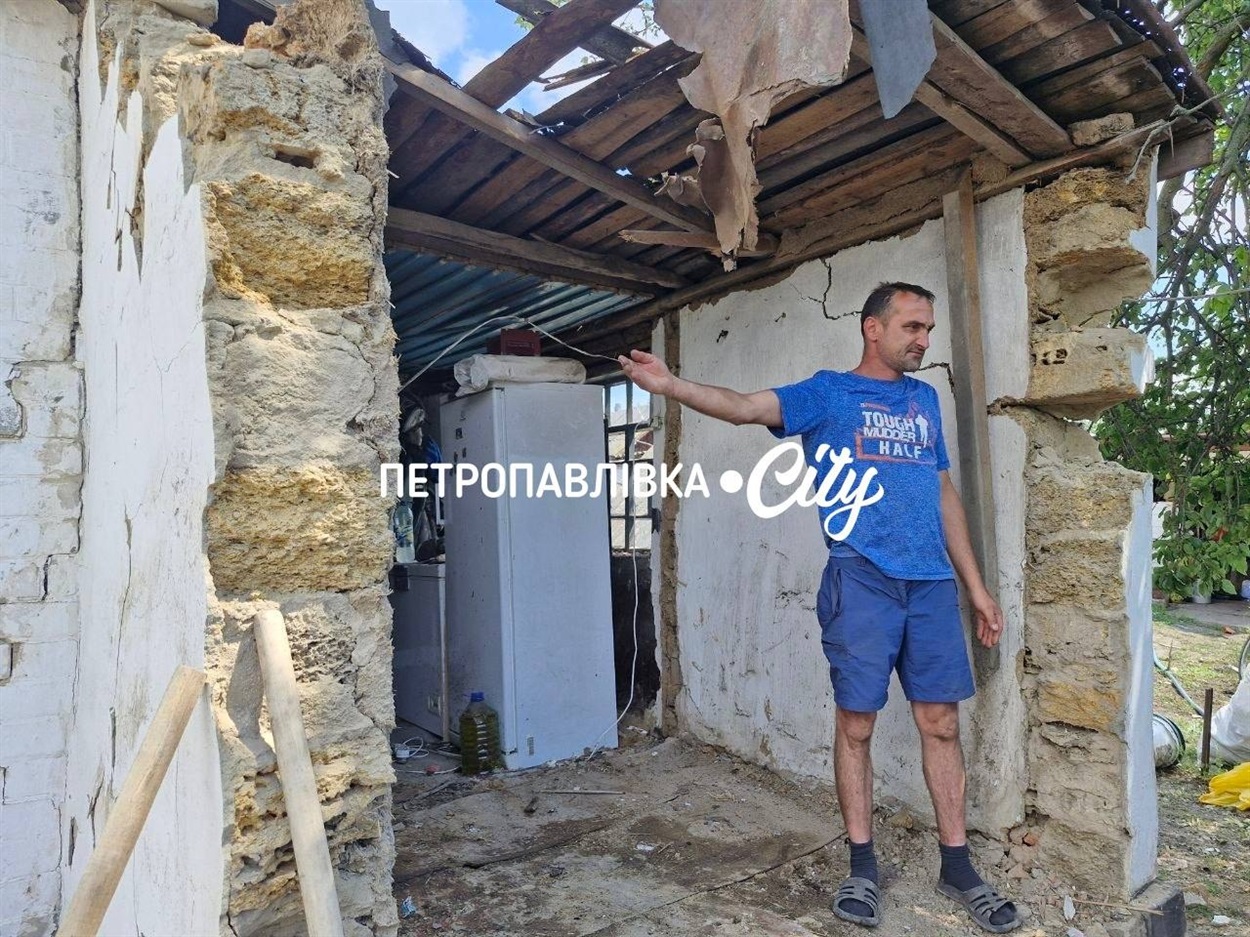 У Самарському ворожий дрон влучив у житловий будинок: мешканці ліквідовують наслідки