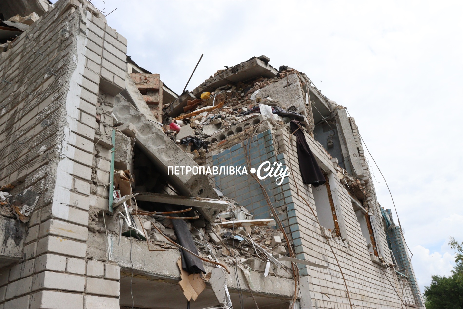 Де ранок починається з КАБів: як виживає прифронтова Васильківка (ВІДЕО)
