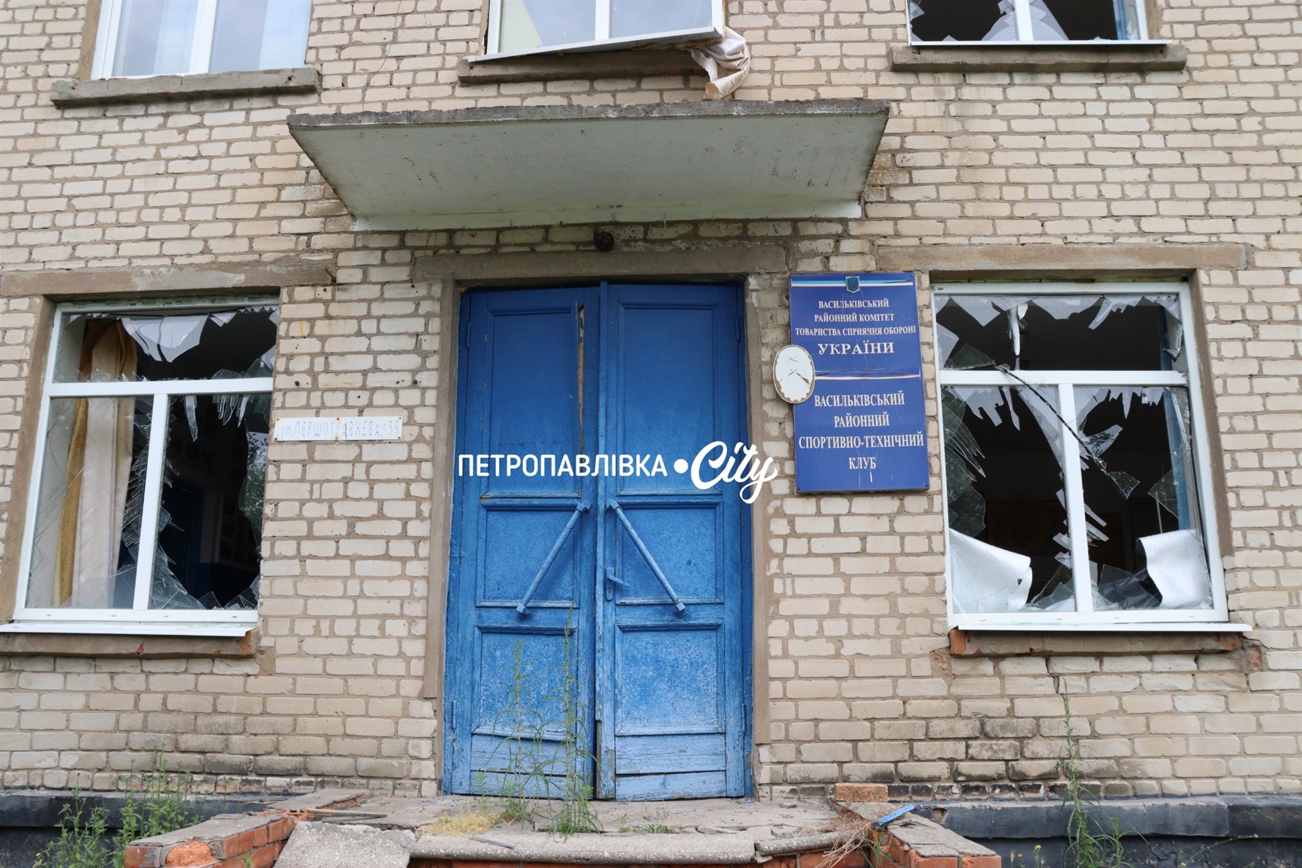 Де ранок починається з КАБів: як виживає прифронтова Васильківка (ВІДЕО)