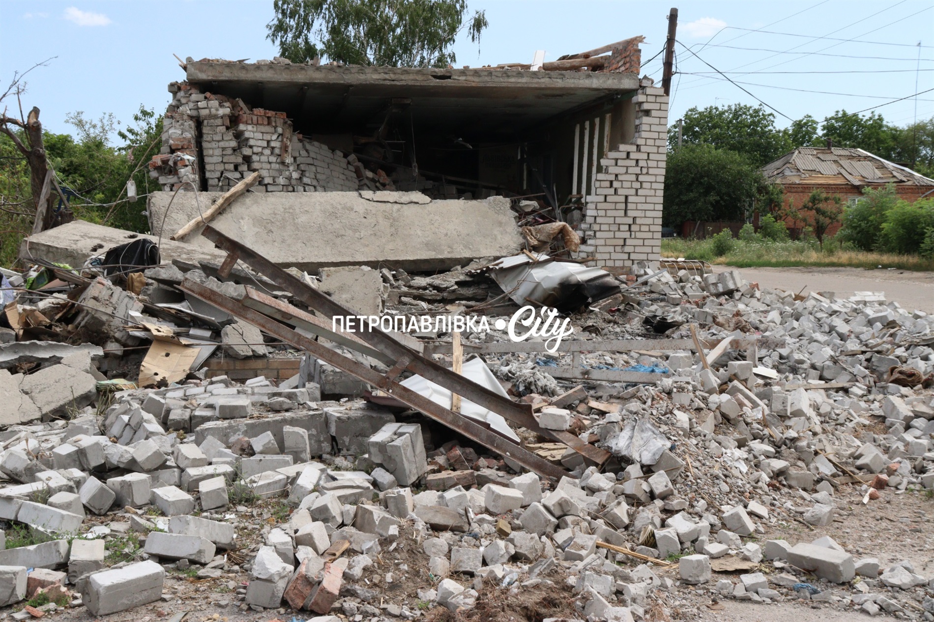 Де ранок починається з КАБів: як виживає прифронтова Васильківка (ВІДЕО)