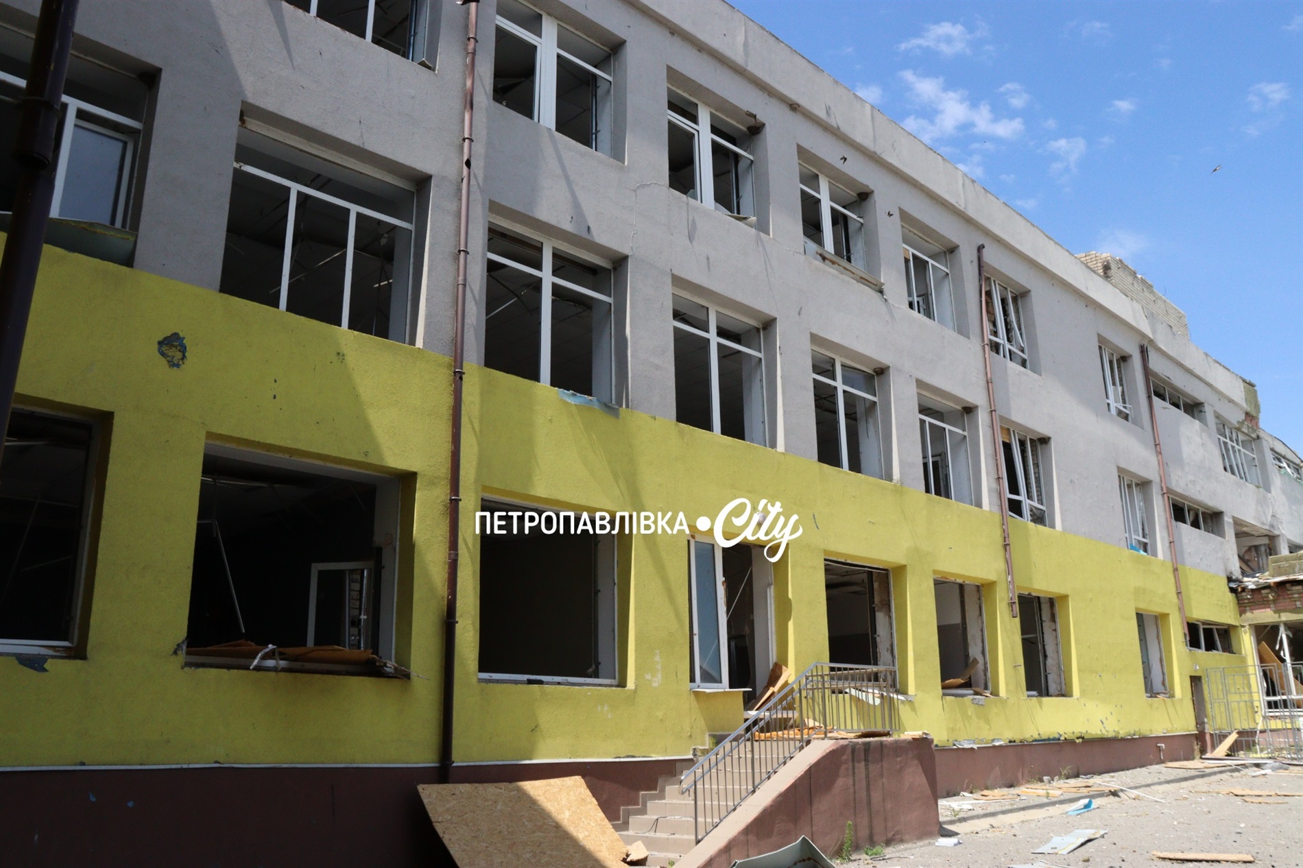 Де ранок починається з КАБів: як виживає прифронтова Васильківка (ВІДЕО)