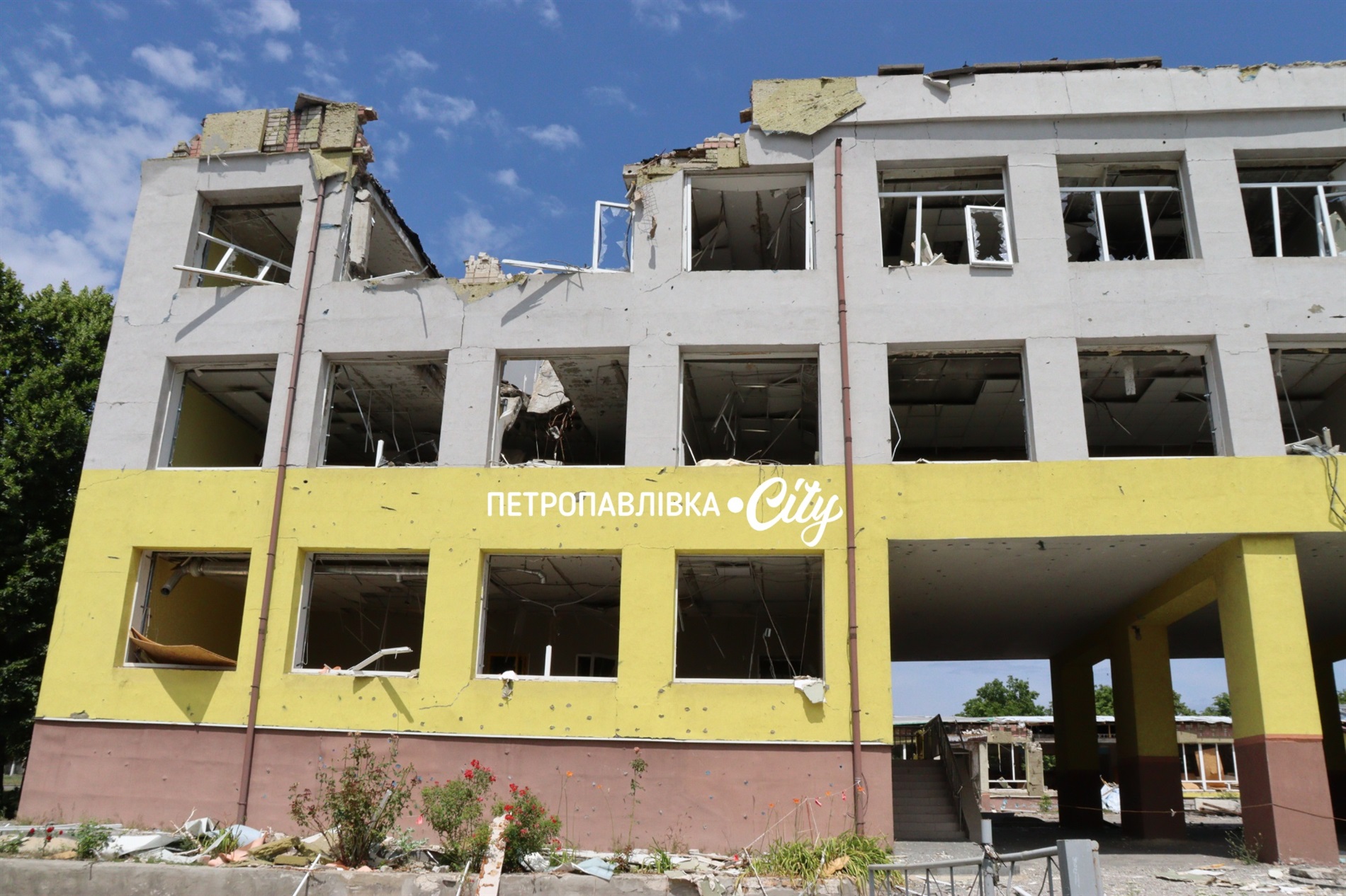 Де ранок починається з КАБів: як виживає прифронтова Васильківка (ВІДЕО)