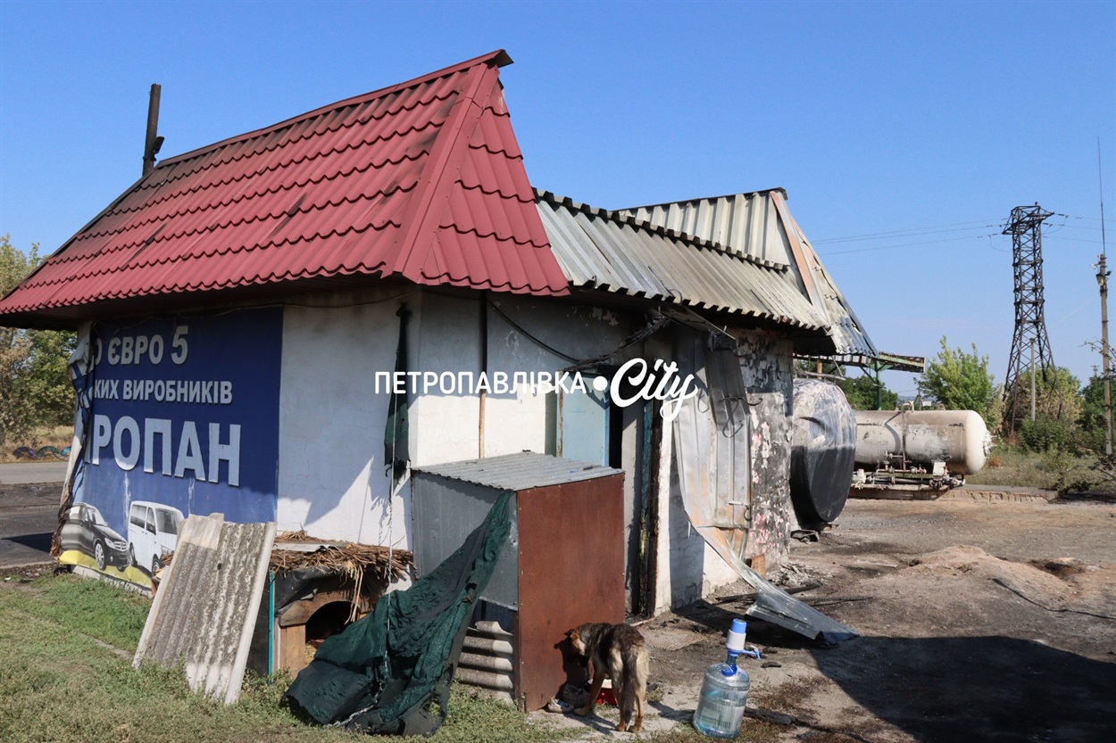 Ворог спалив останню автозаправку в Петропавлівській громаді (ВІДЕО)