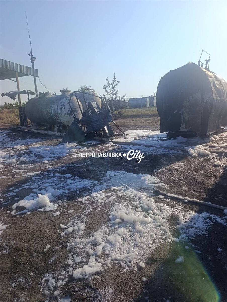 Ворог спалив останню автозаправку в Петропавлівській громаді (ВІДЕО)