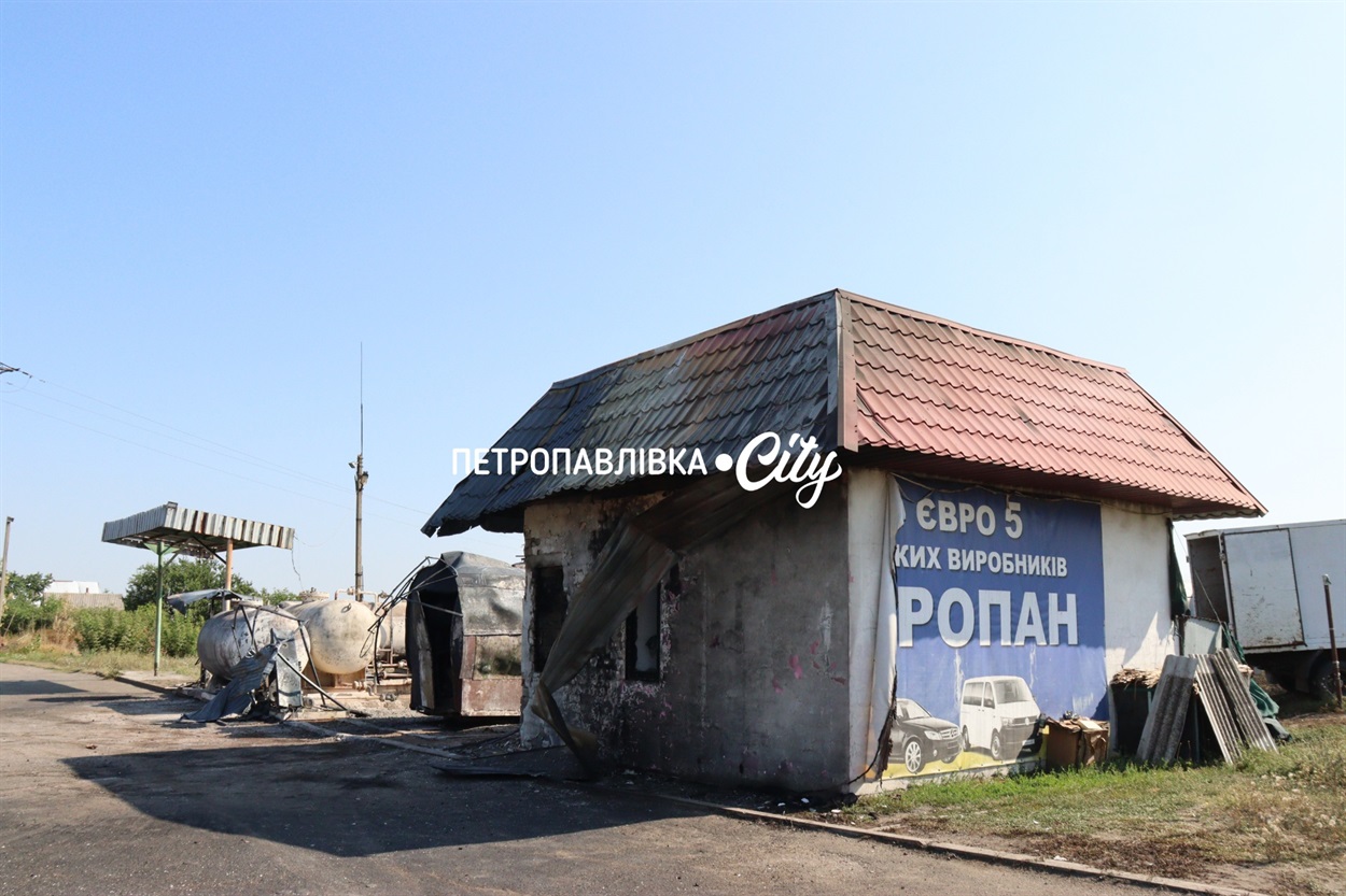Ворог спалив останню автозаправку в Петропавлівській громаді (ВІДЕО)