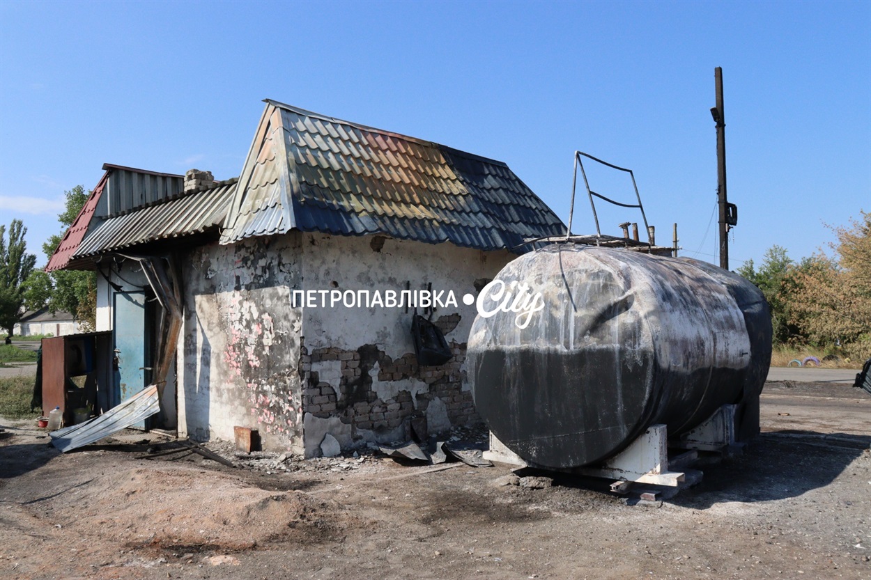 Ворог спалив останню автозаправку в Петропавлівській громаді (ВІДЕО)