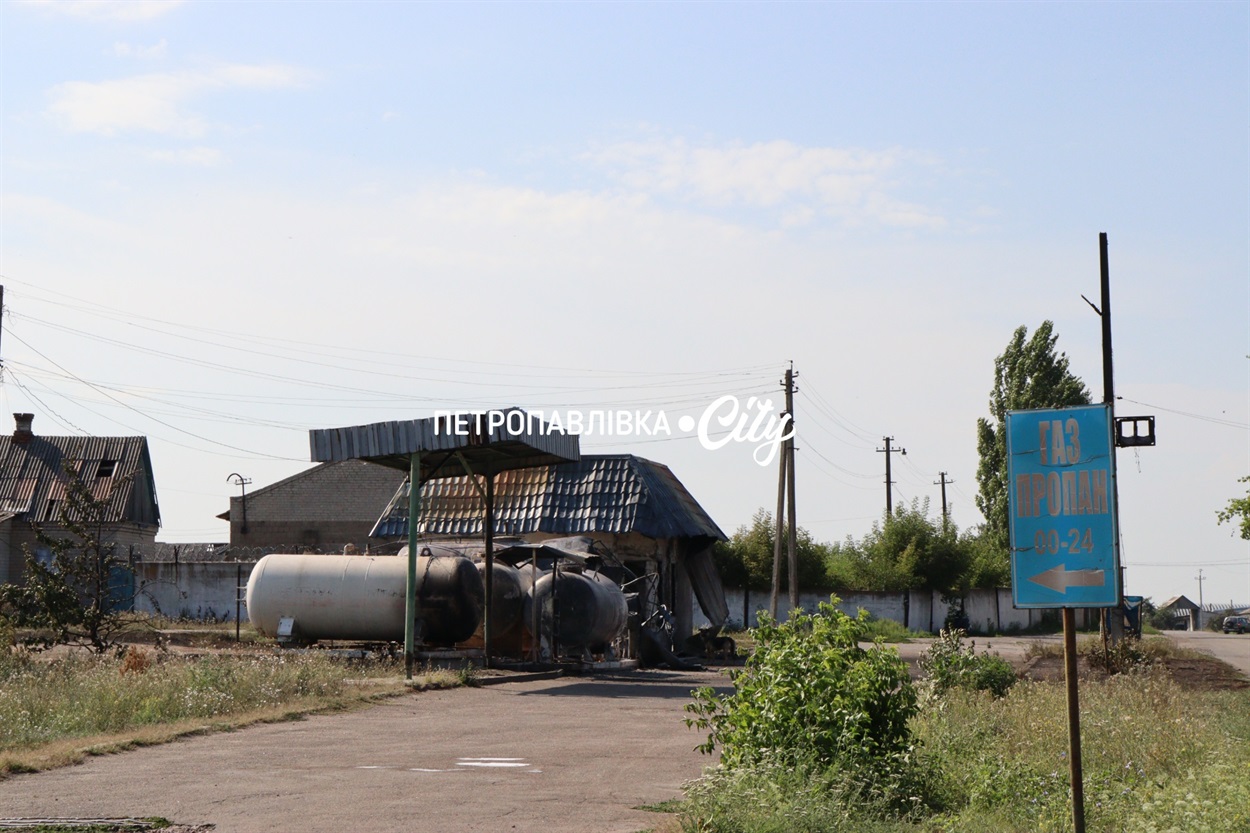 Ворог спалив останню автозаправку в Петропавлівській громаді (ВІДЕО)