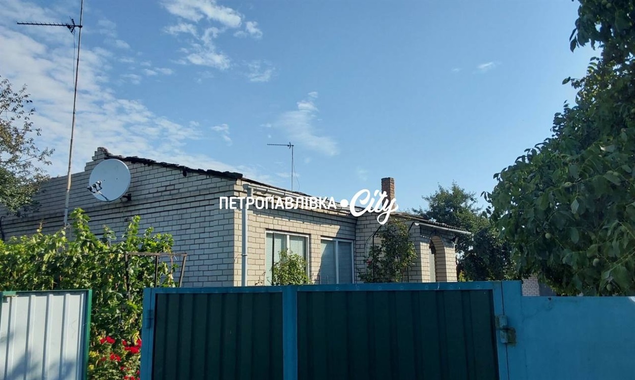 Ворожий безпілотник пошкодив два будинки в Олефірівці