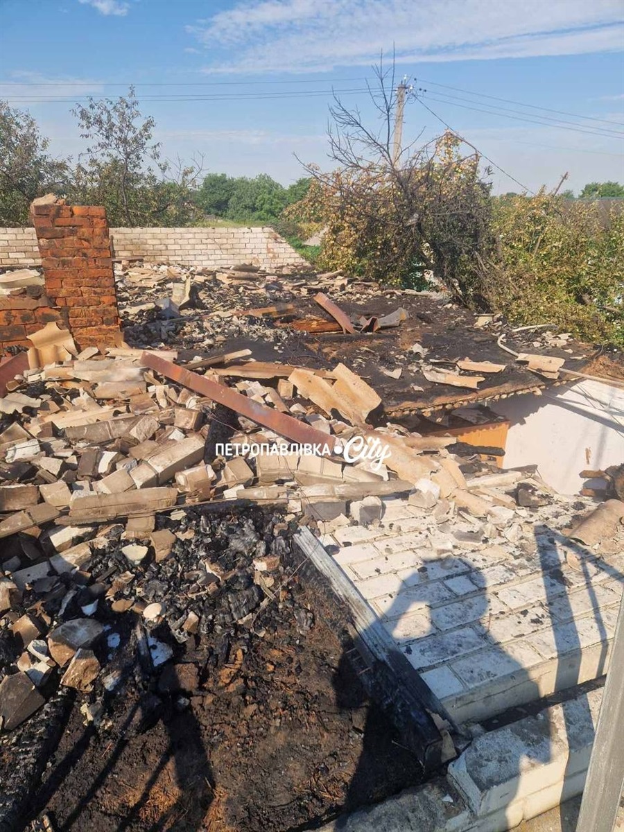 Ворожий безпілотник пошкодив два будинки в Олефірівці