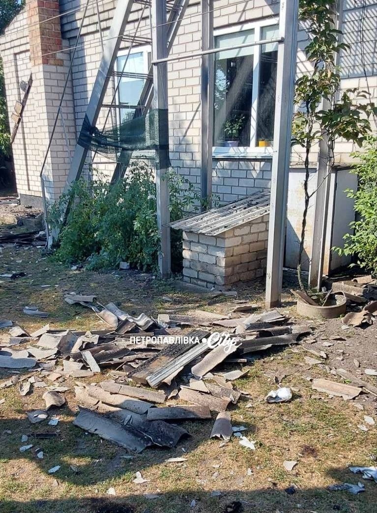 Ворожий безпілотник пошкодив два будинки в Олефірівці