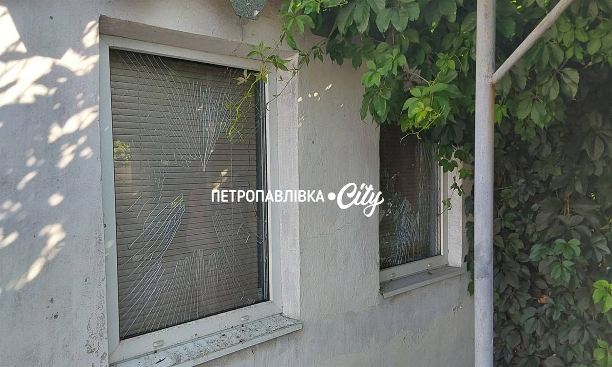 Ворожий безпілотник пошкодив два будинки в Олефірівці