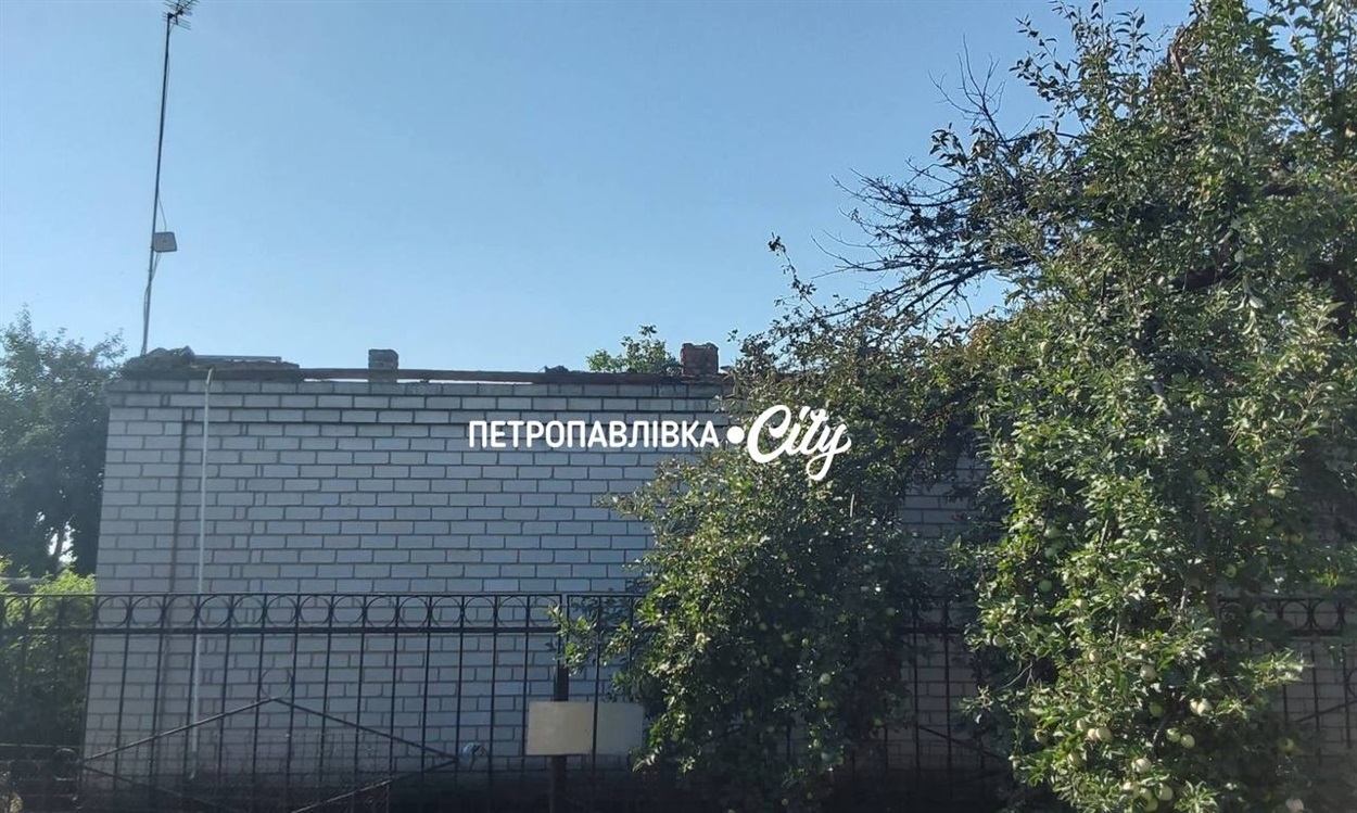 Ворожий безпілотник пошкодив два будинки в Олефірівці